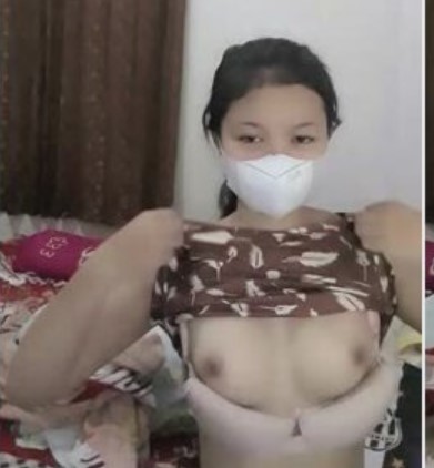 Yuni Lepas Baju Telanjang Pamer Nenen
